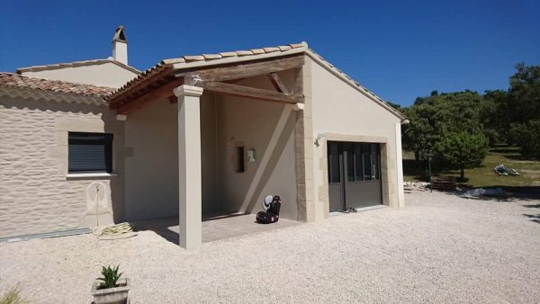 Imitation pierre de saou réussi pour cette maison à Chamaret en drôme provençale