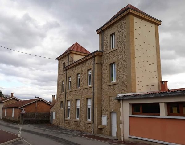 Mélange enduit et imitation molasse pour ce beau chantier à Marsaz, Drôme, par la Pierre d'Uzel