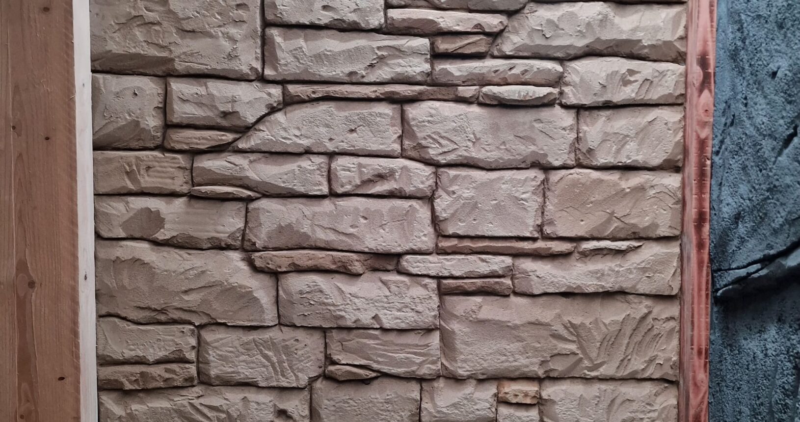 La Pierre d'Uzel vous propose des réalisations en pierre sèche pour votre intérieur ou votre extérieur.