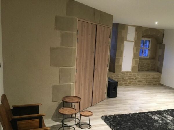 Une décoration mur en pierre pour un charme authentique pour votre intérieur.