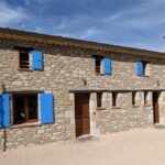 Réalisation réussie pour cette rénovation imitation pierre d'un gîte à Bourdeaux, Drôme.