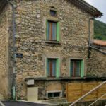 Avant d'une rénovation façade volets verts à Barbières Drôme